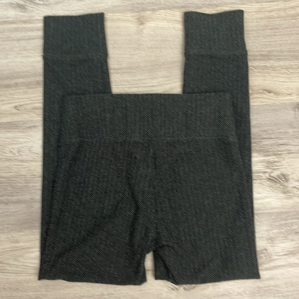 LOFT Outlet Lounge Gray & Black Herringbone Print Jogger Style Leggings Size S - Picture 2 of 10